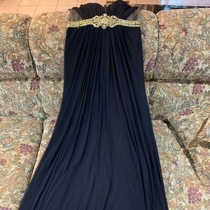 Brand new Greek essence evening gown. Looks beautiful on any body type.